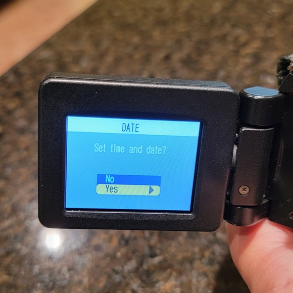 Nikon CoolPix 8700 Digital Camera - Picture 5 of 7